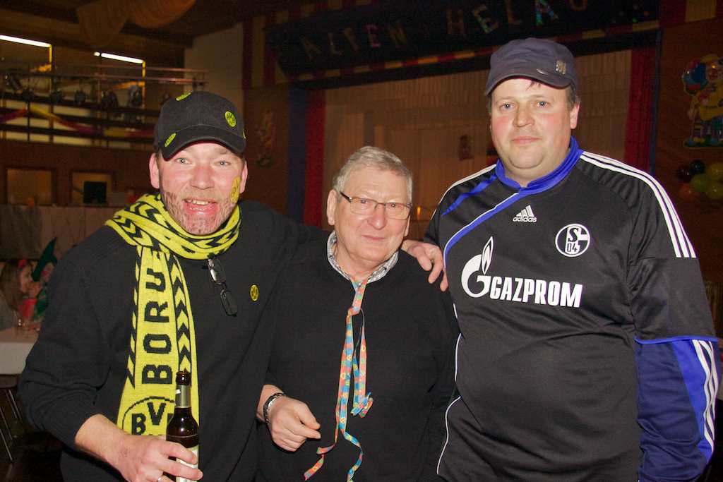 <p>Die Alfener Karnevalszicken der kfd in Aktion</p>