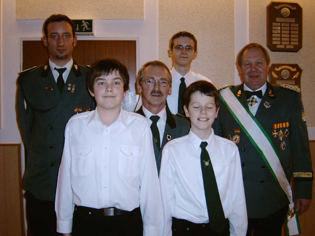 <p>links vorne Tim Tölle als Neues Mitglied und rechts Lukas Schumacher Schülerprinz</p>
