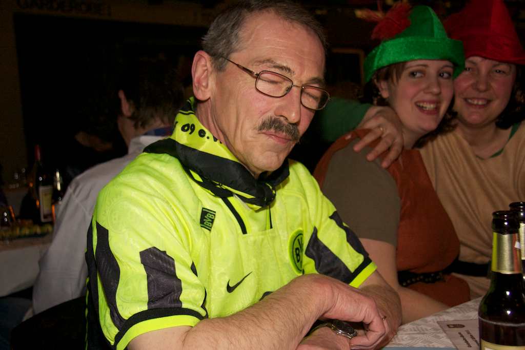 <p>Die Alfener Karnevalszicken der kfd in Aktion</p>