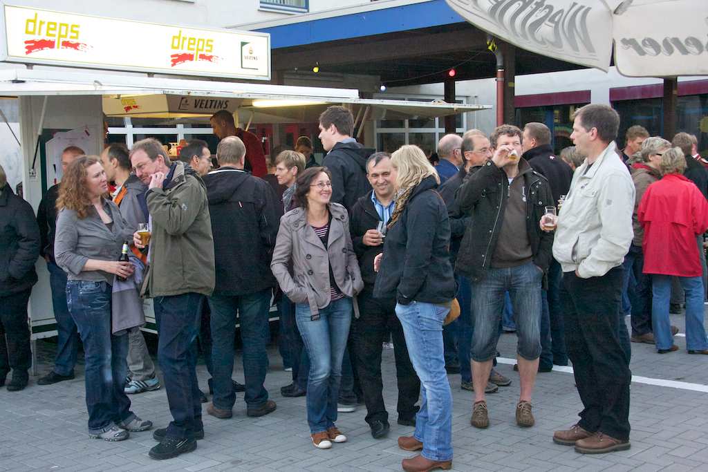 <p>Am Abend vor Fronleichnam trifft man sich zum Dämmerschoppen</p>