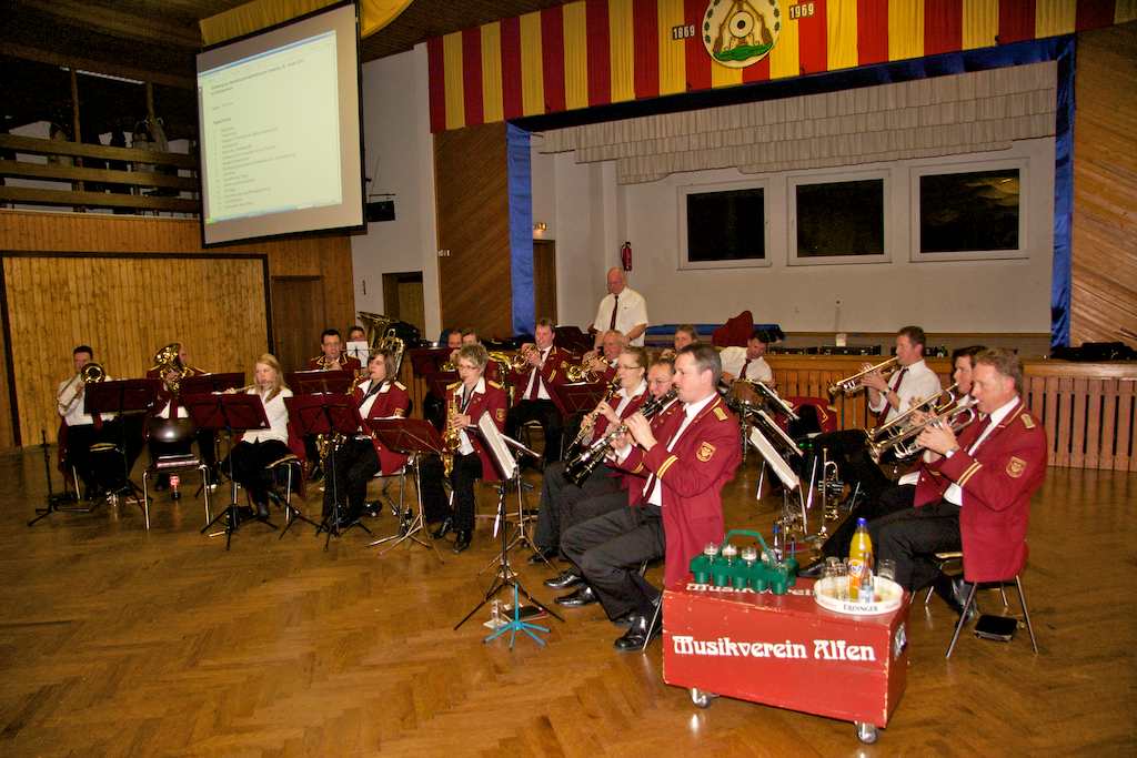 <p>Für das musikalische Rahmenprogramm sorgte wieder der Musikverein Alfen</p>