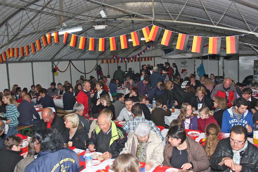 <p>Die französischen Gastgeber und ihre deutschen Gäste feierten mit tief in die Nacht.</p>