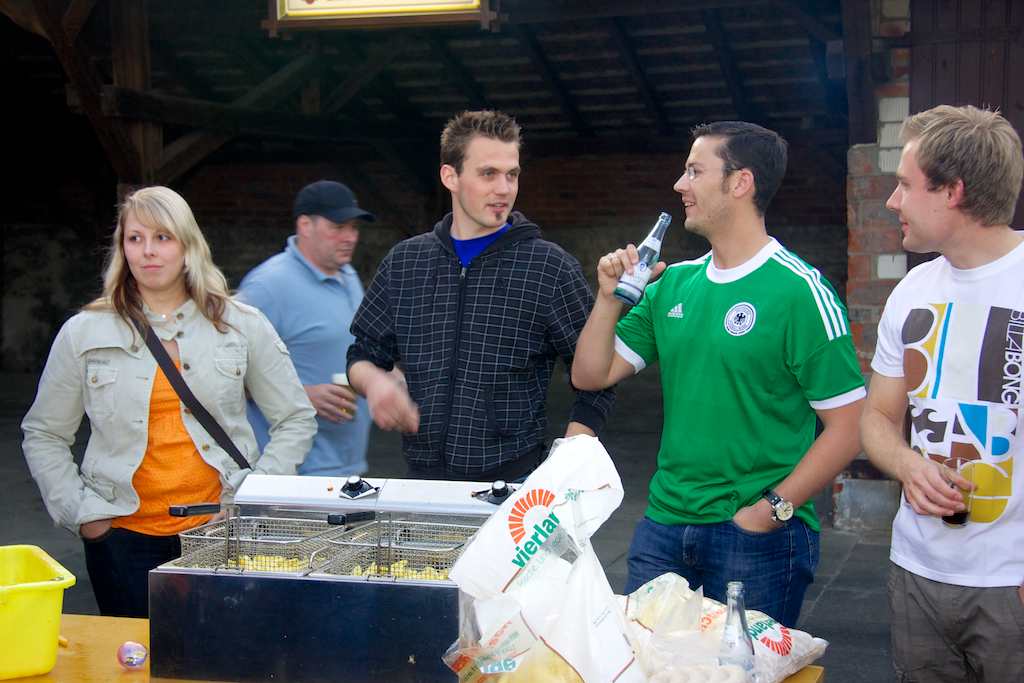 <p>Public Viewing in Westermeiers Scheune</p>