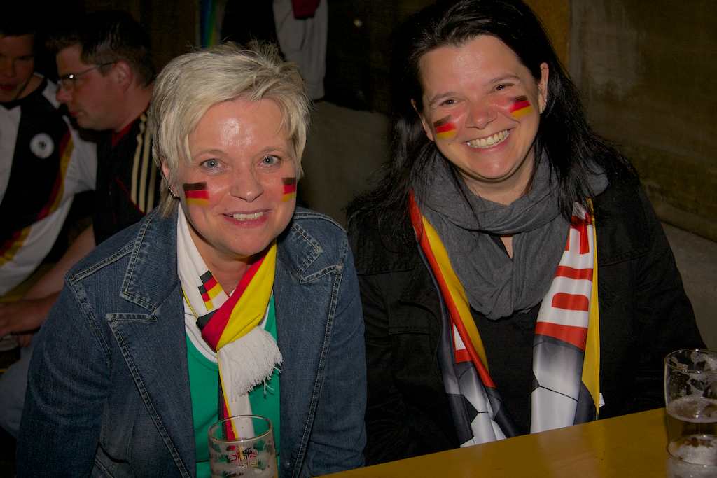 <p>Public Viewing in Westermeiers Scheune</p>