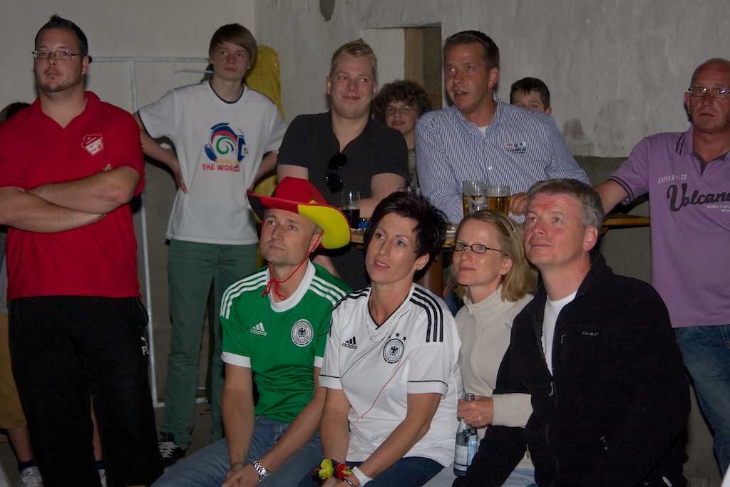 <p>Public Viewing in Westermeiers Scheune</p>