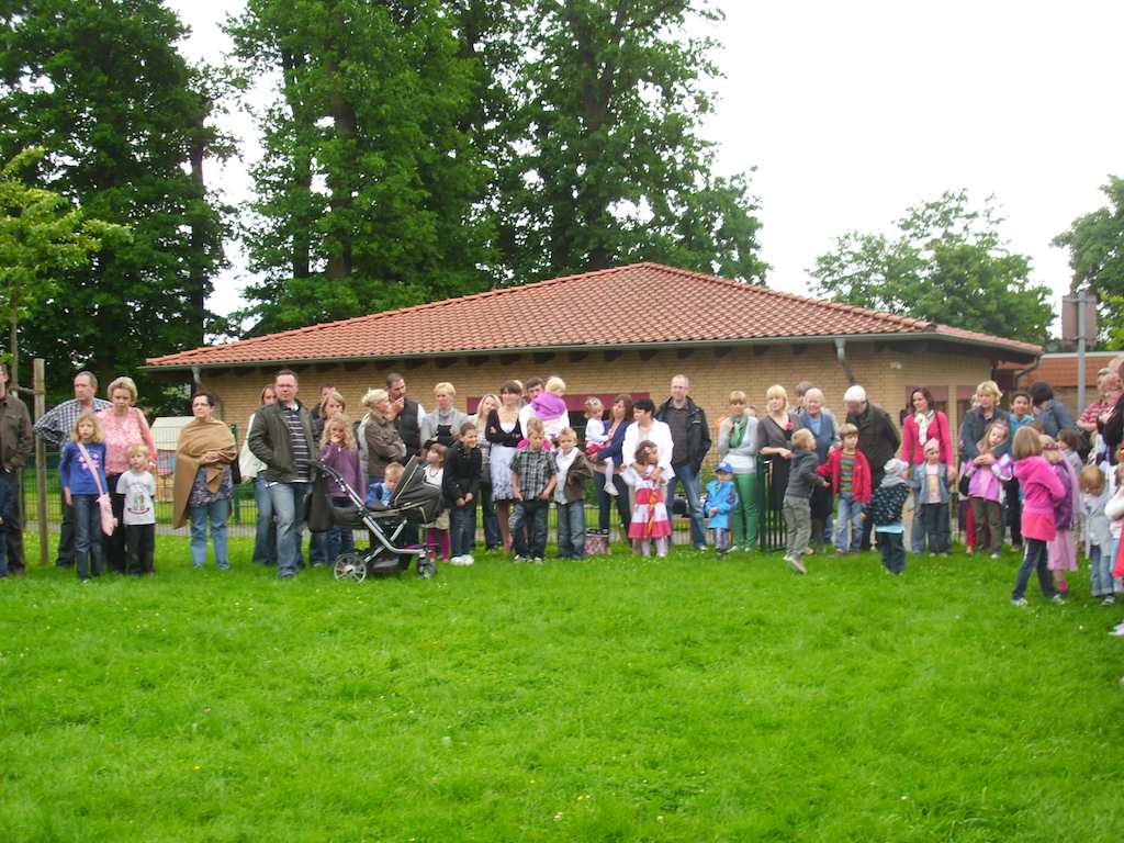 <p>… Kinder, des Bürgermeisters und den Kooperationspartnern, …</p>