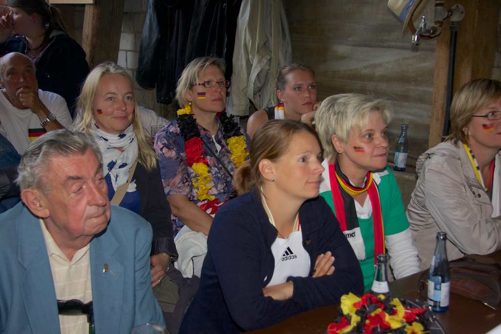 <p>Public Viewing in Westermeiers Scheune</p>