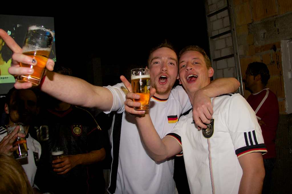 <p>Public Viewing in Westermeiers Scheune</p>