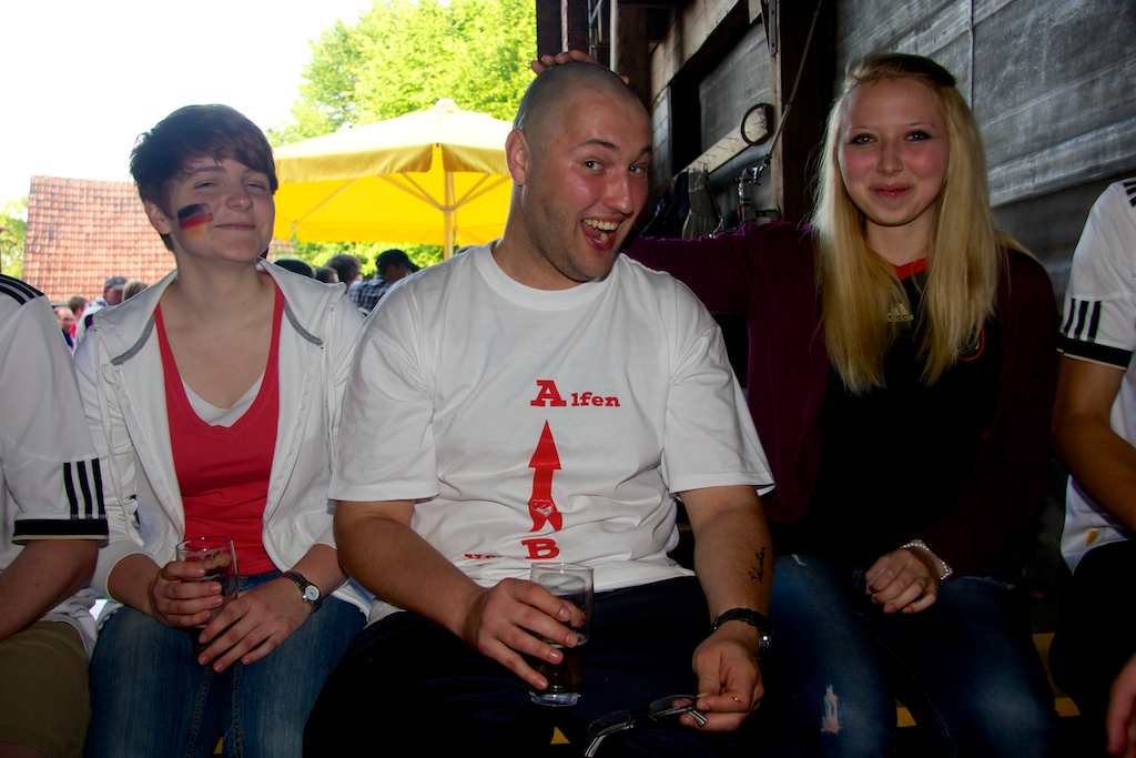<p>Public Viewing in Westermeiers Scheune</p>
