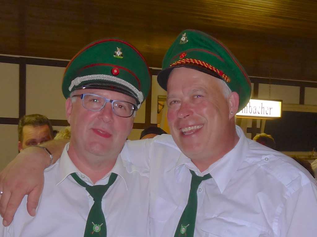 <p>Der SchuÌteznfestauftakt in Alfen</p>