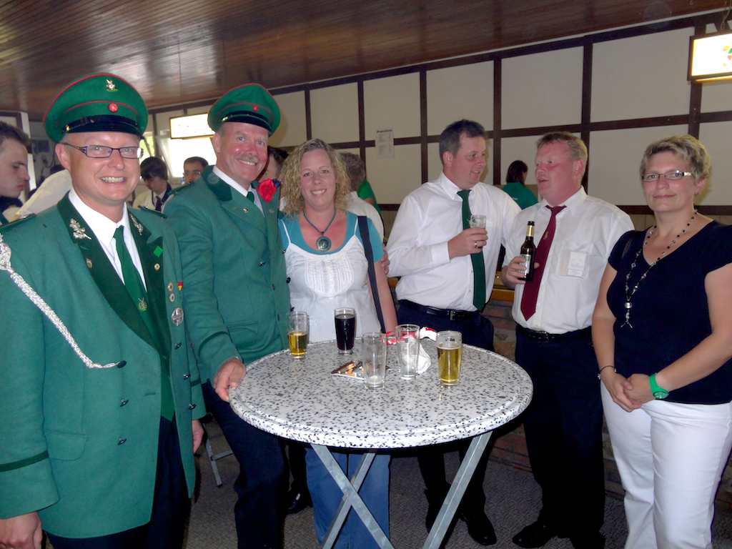 <p>SchuÌteznfestsonntag in Alfen</p>