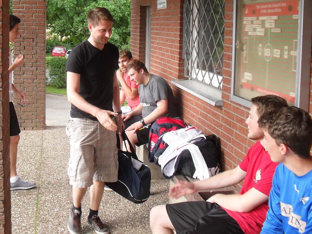 <p>Am Freitag dem 3.8. trafen sich Spieler und Trainer am Sportheim</p>