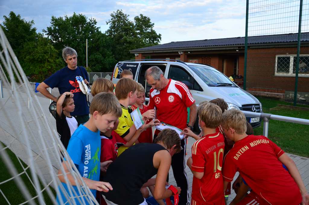 <p>Das DFB Mobil war wieder in Alfen. Dieses Mal auf unserem Rasenplatz.</p>