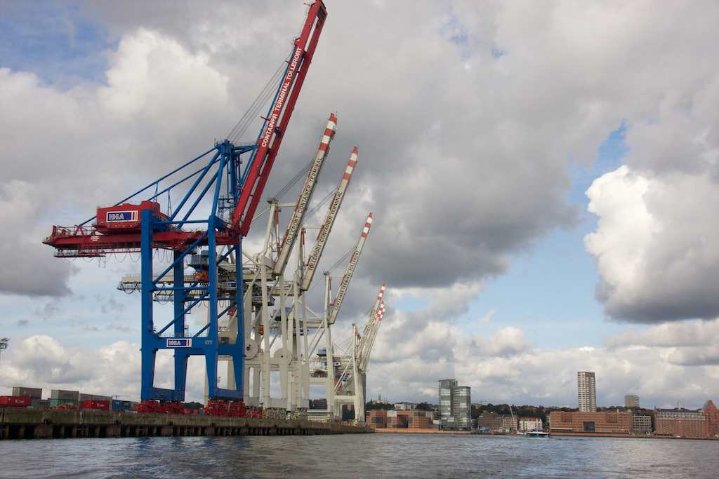 <p>Im imposanten Containerhafen des Hamburger Hafens lagen am Sonntag keine Containerschiffe</p>