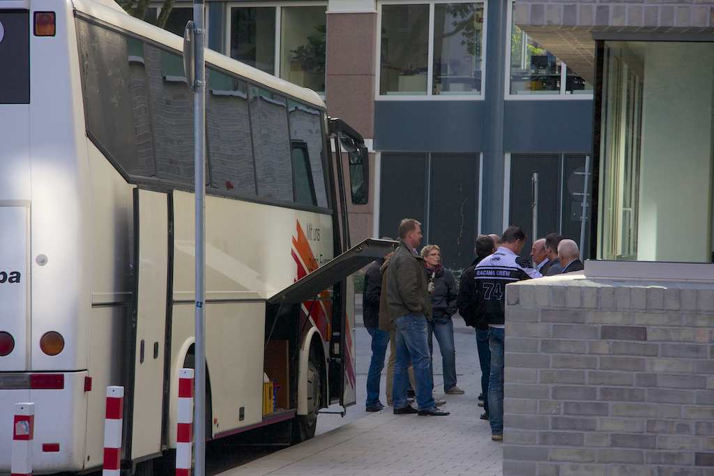 <p>Nach einem ausgiebigen Frühstück haben schon mal unser Gepäck in den Bus geladen</p>