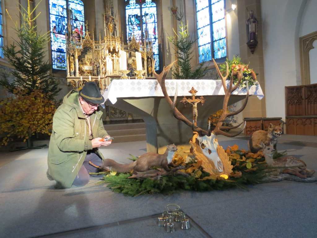 <p>Mit viel Liebe zum Detail wurde der Herbst in die Kirche gebracht</p>