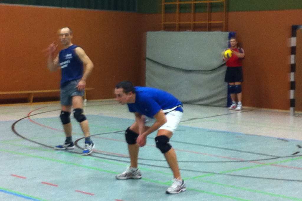 <p>Volleyballspiel mit den ehemaligen Alfener Verbandsliga Spielern</p>
