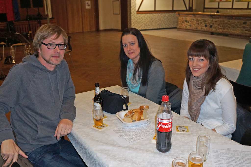 <p>Da das Schützenfest für alle Alfener ein Anziehungspunkt sein soll war es ein cleverer Schachzug des Vorstands auch Nicht-Mitglieder in diesen Arbeitskreis zu berufen. Z.B. Matthias Kuttig, Yvonne Reinsberg und Claudia Boraucke.</p>