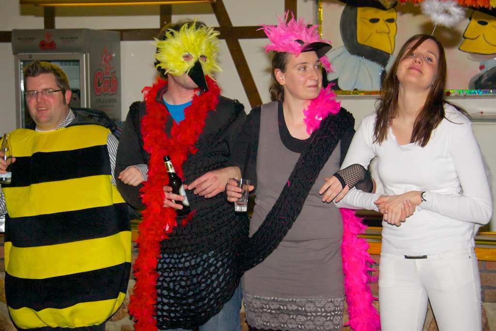 <p>Karneval in Alfen mit den Karnevalszicken der kfd</p>