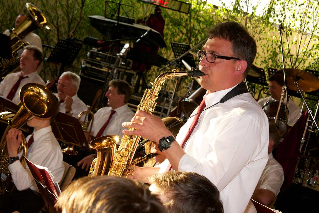 <p>Der Musikverein Alfen beim Schützenfest in Altenrüthen</p>