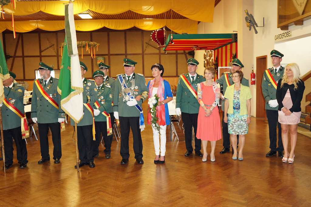 <p>Dem Hofstaat war die Vorfreude auf den ersten Freitag-Schützenfestauftrakt ins Gesicht geschrieben</p>