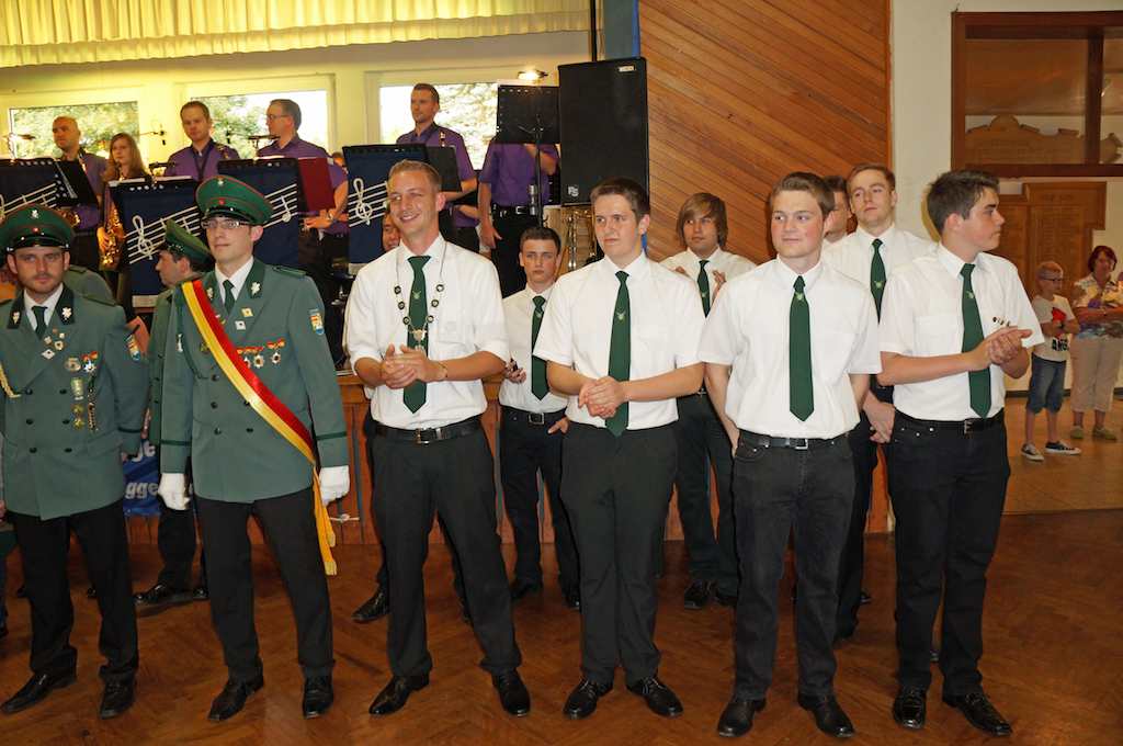 <p>In der Halle begrüßte Oberst Drüke die versammelten Schützen </p>
