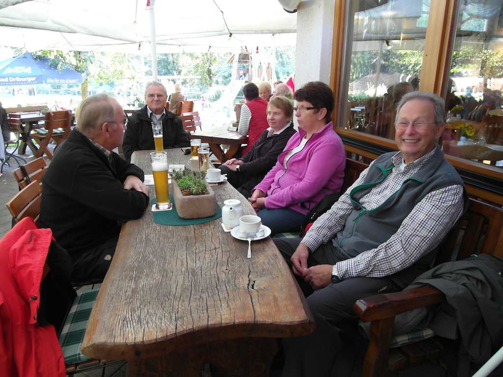 <p>Die Wanderfreunde des SV RW Alfenens treffen sich seit 15 Jahren einmal im Monat</p>