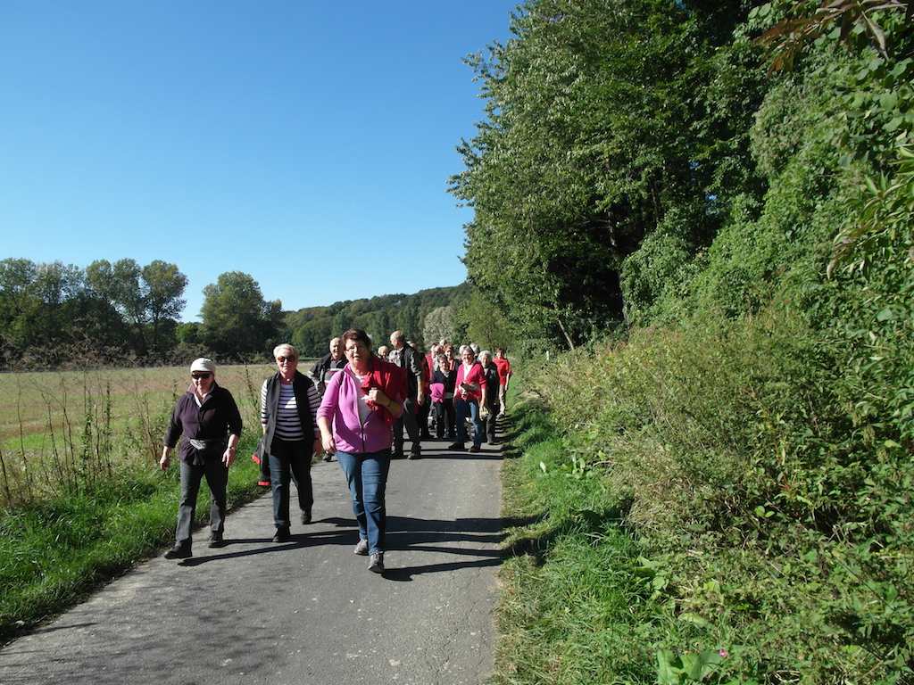 <p>Die Wanderfreunde des SV RW Alfenens treffen sich seit 15 Jahren einmal im Monat</p>