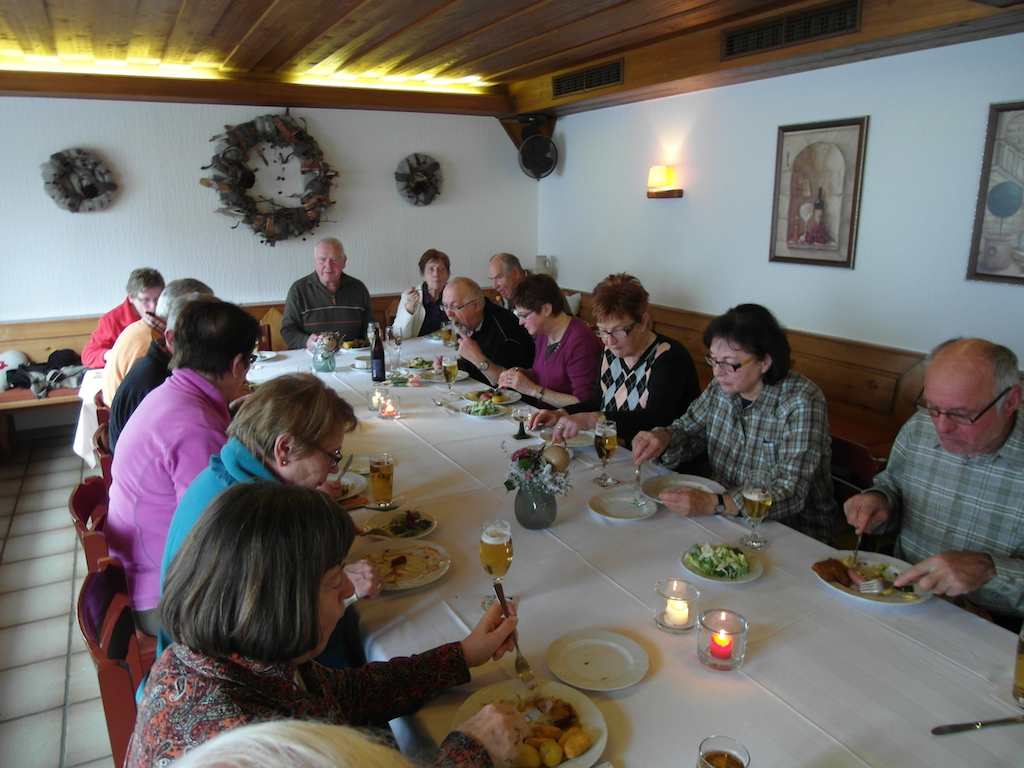 <p>Die Jahresabschlusswanderung der Alfener Wanderfreunde stand ganz im Zeichen des 15-jährigen Bestehens.</p>