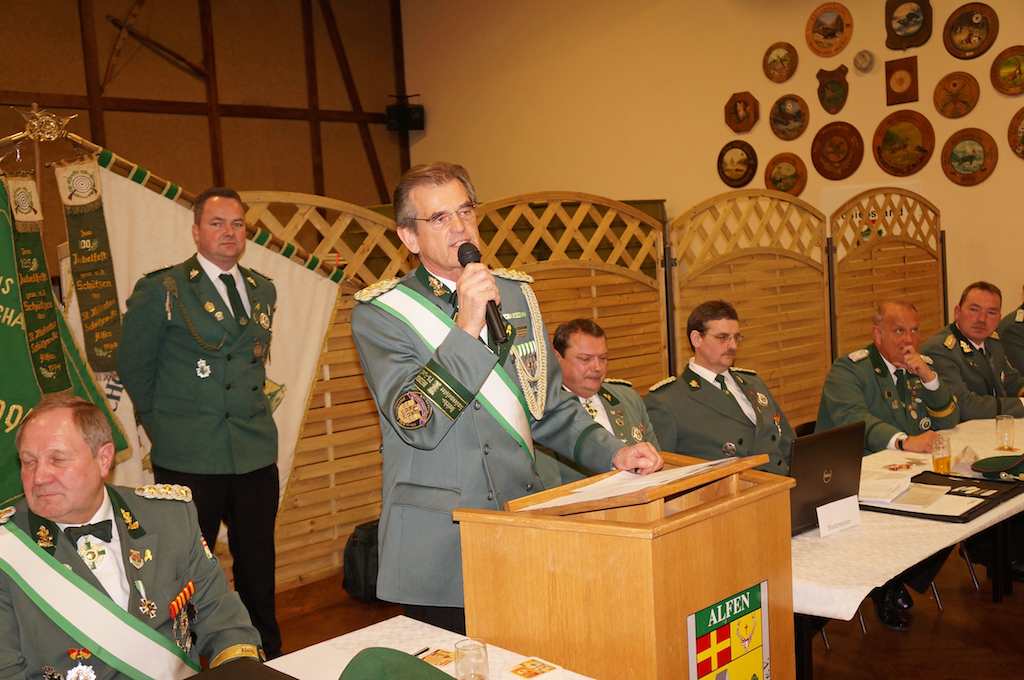 <p>Bezirksbundesmeister Heiner Knoke richtet die Grüße des Bezirks aus</p>