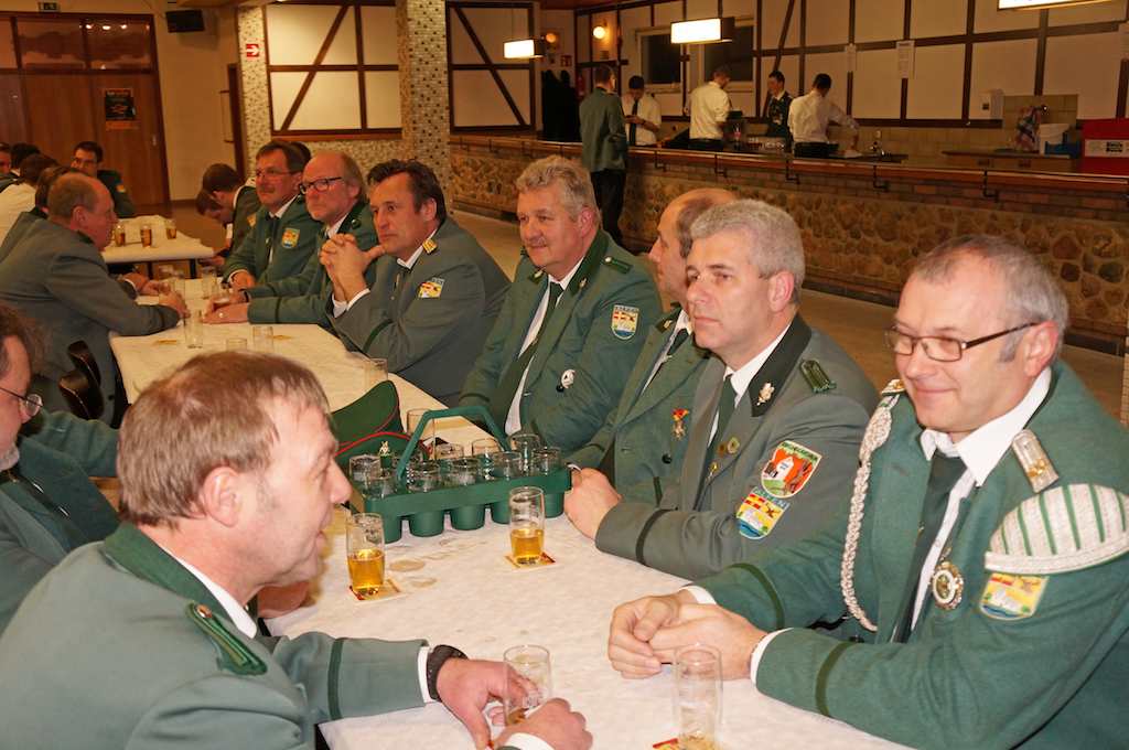 <p>Das Protokoll der letzten und der außerordentlichen Mitgliederversammlung wurde verlesen und genehmigt</p>