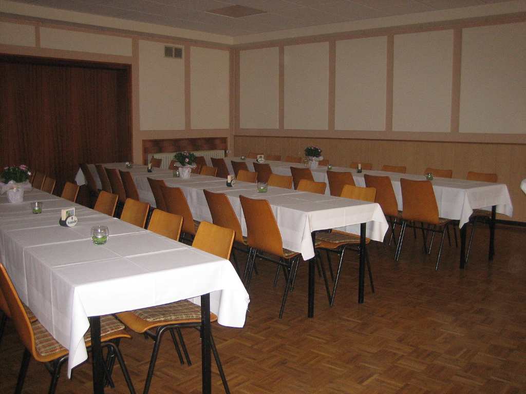 <p>Mit dem Tanz in den Mai 2014 wurde das Schützenhaus in Alfen neu eröffnet</p>
