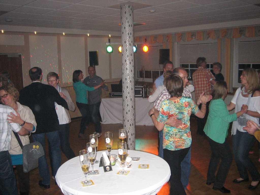 <p>Mit dem Tanz in den Mai 2014 wurde das Schützenhaus in Alfen neu eröffnet</p>