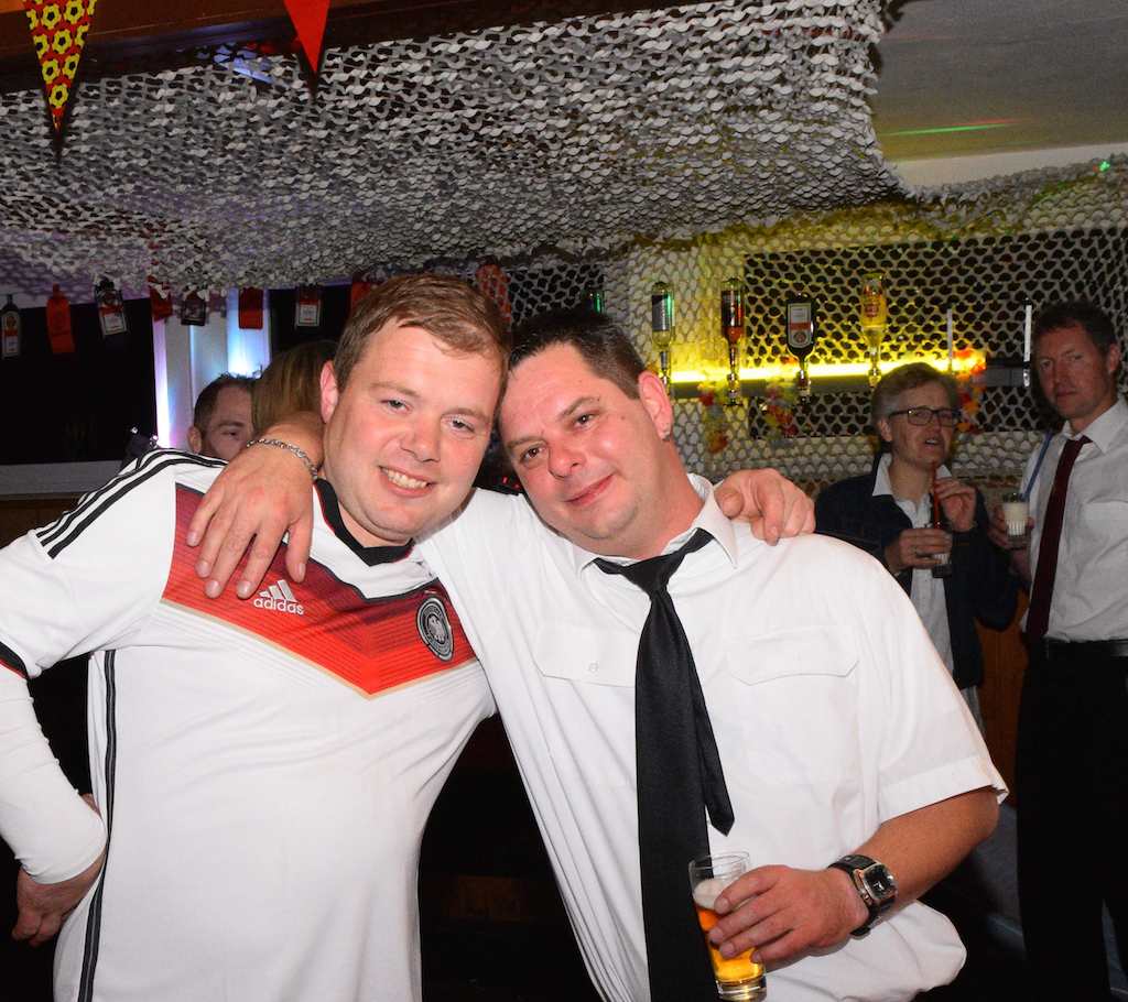 <p>In der Sektbar wurde dann noch gefeiert</p>