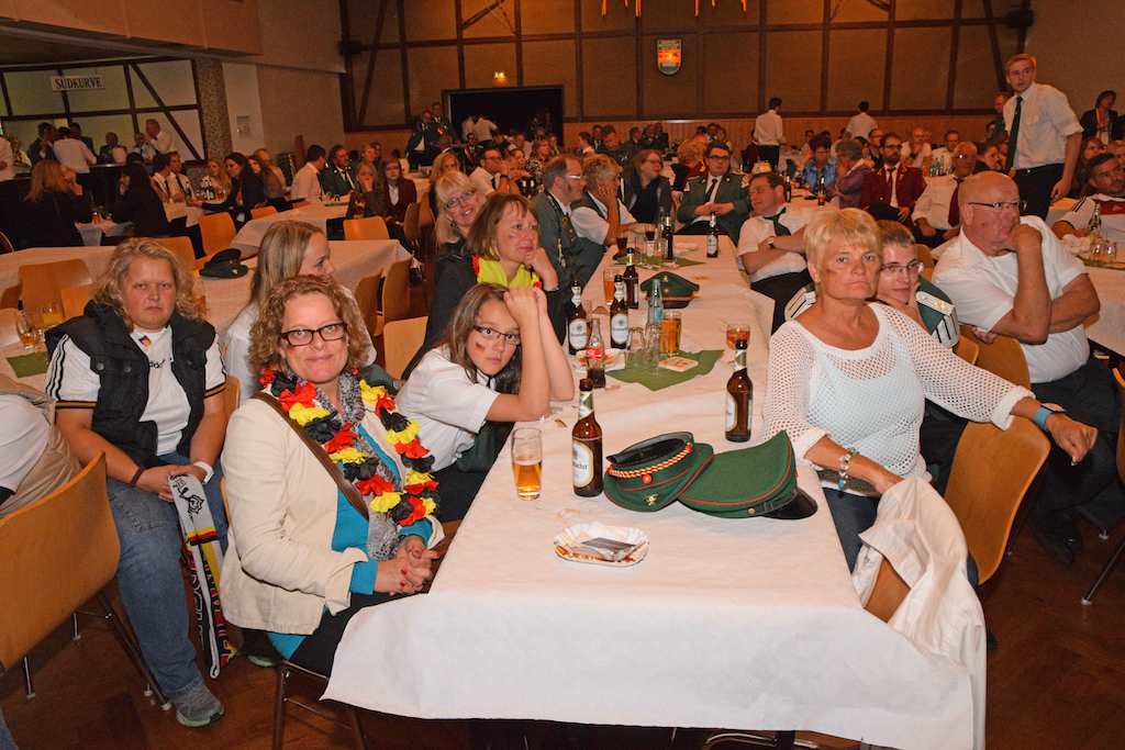 <p>Vogelschießen in Alfen 2014</p>