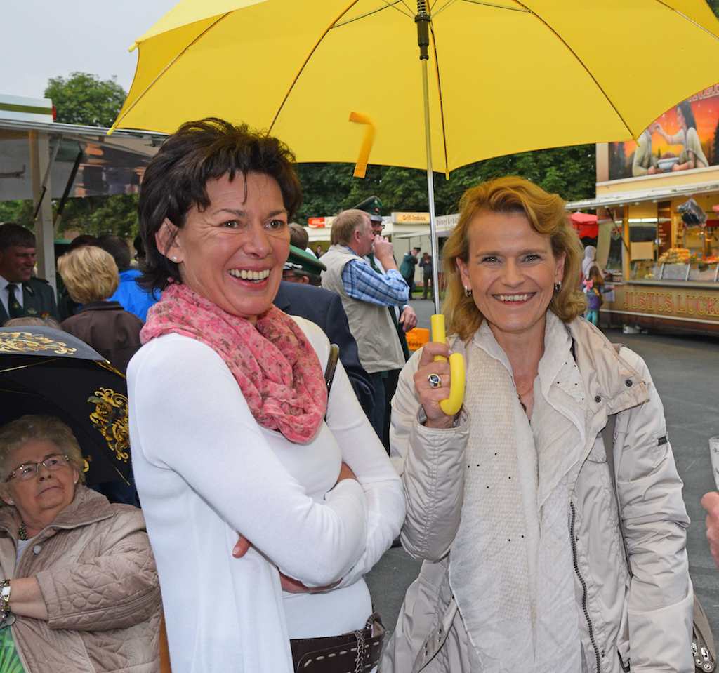 <p>… oder unterm Regenschirm ließ sich der kurze Schauer überbrücken</p>