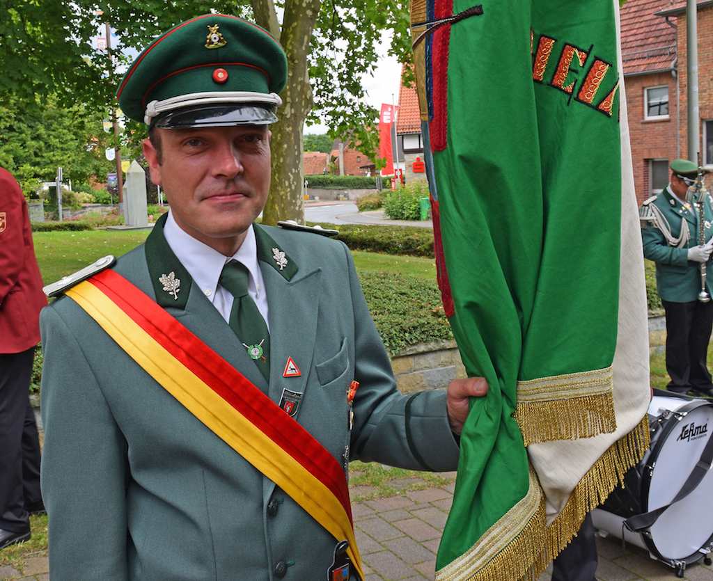 <p>Einer unserer Fahnenträger: Frank Minge</p>