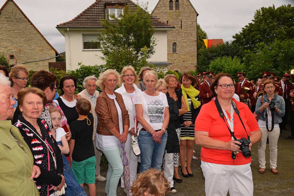<p>Es hatten sich einige Zuschauer versammelt</p>