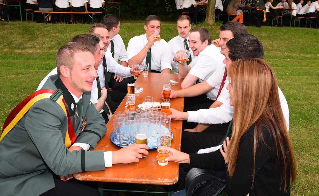 <p>An welchem Tisch war wohl die Stimmung immer am Besten?</p>