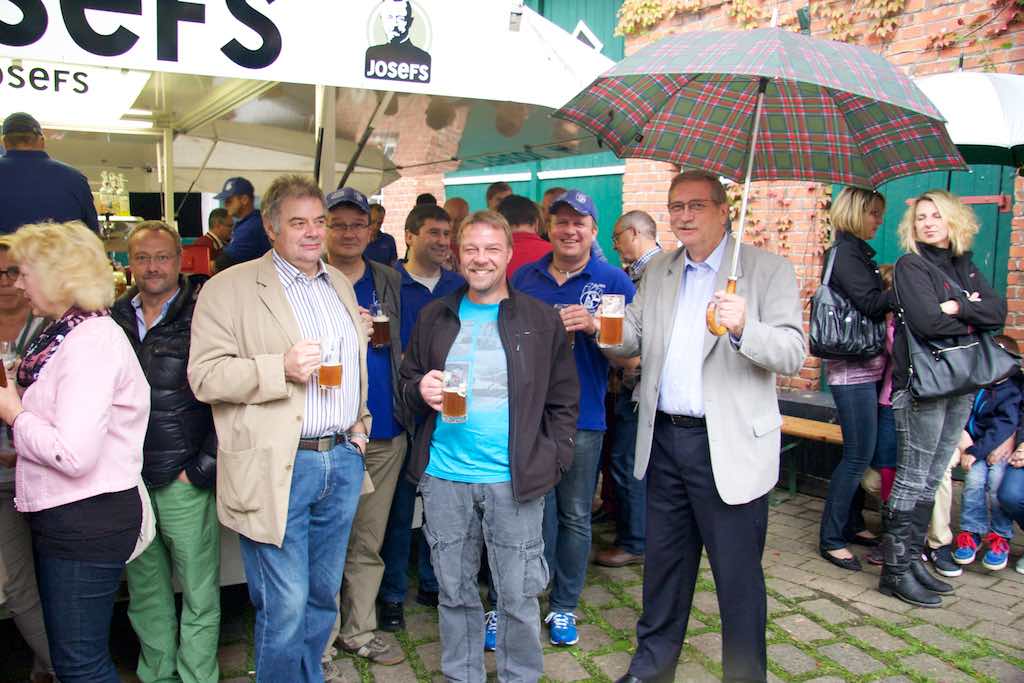 <p>Zwischendurch musste einmal der Regenschirm aufgespannt werden</p>
