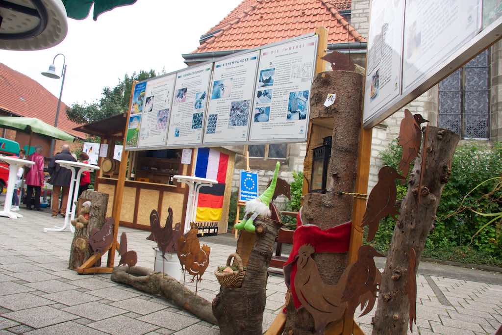 <p>Auf dem Parkplatz der Volksbank waren weitere Stände</p>