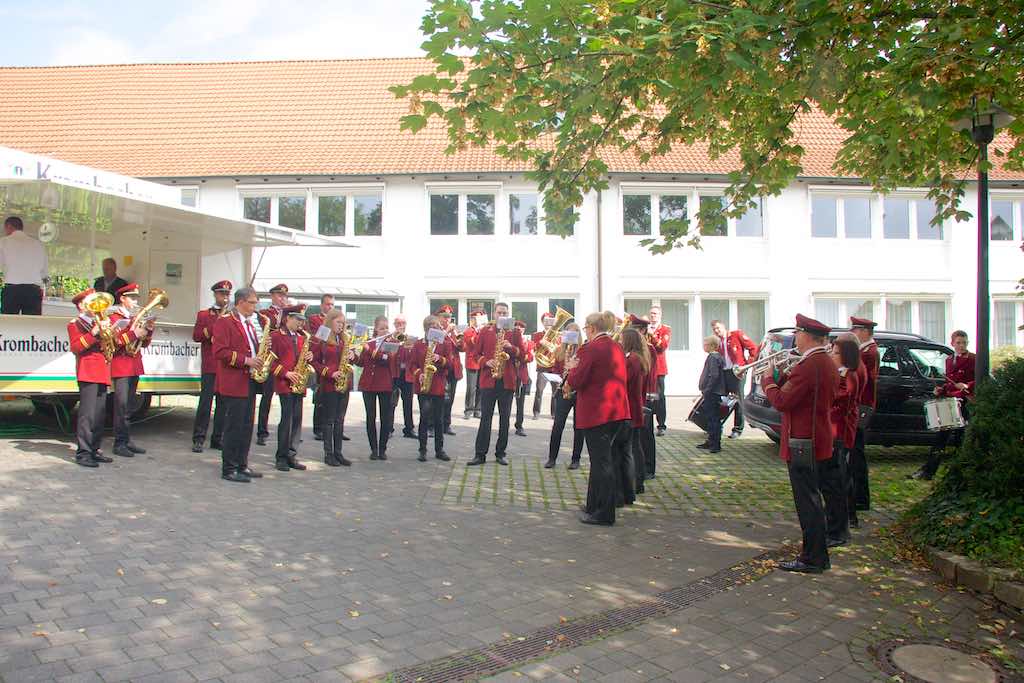 <p>Mit Polka und Marschmusik lies man es sich schmecken</p>