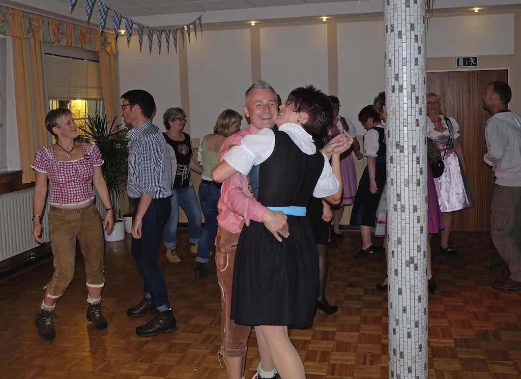 <p>Alfener feiern Oktoberfest im Schützenhaus</p>