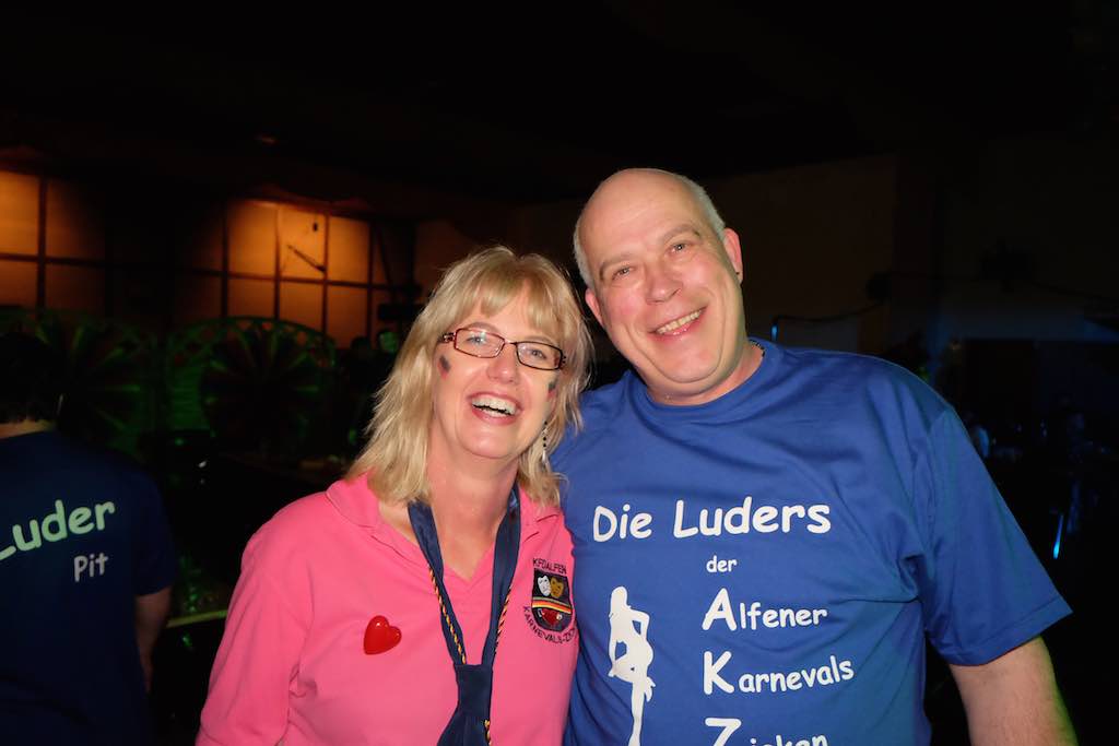 <p>Die Karnevelszicken der kfd Alfen in Aktion</p>