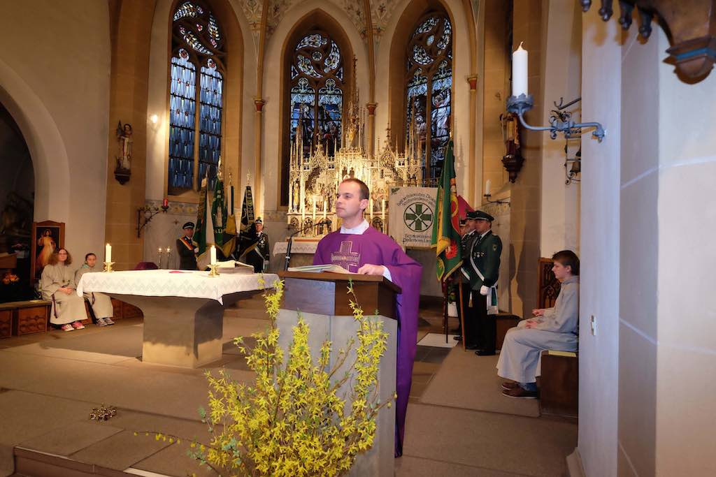 <p>Die Messe wurde vom Präses der Schützenbruderschaft Alfen, Herrn Pastor Robb, zelebriert.</p>