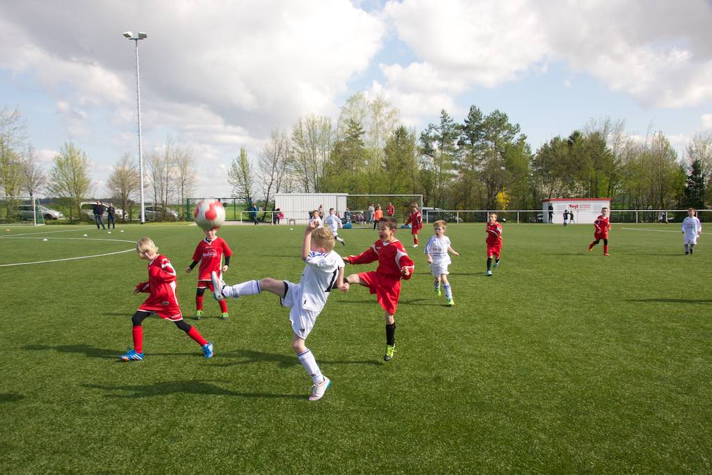 <p>Die Kinder spielten bei besten Fußballwetter</p>