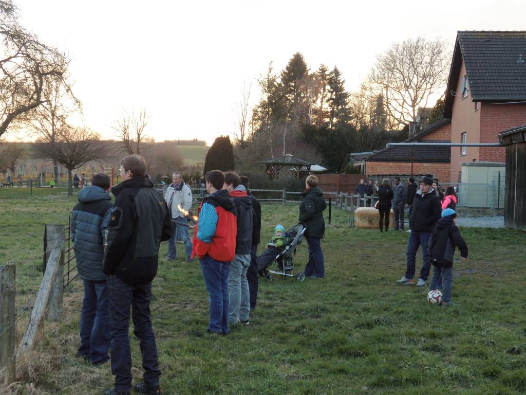 <p>Osterfeuer in Alfen am 5.4.2015</p>