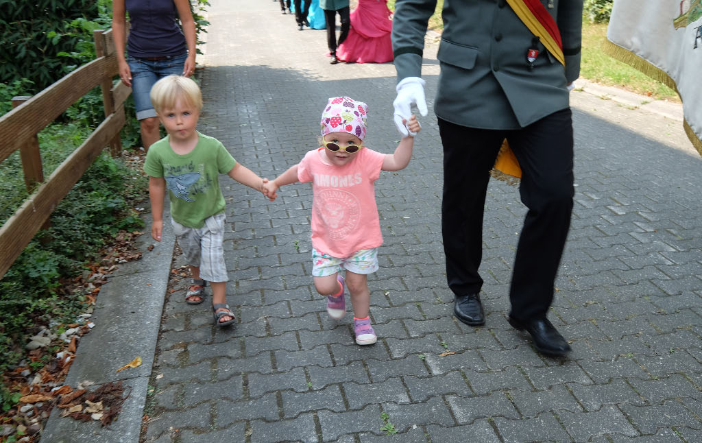 <p>An Papa´s Hand kann man gut mitlaufen </p>