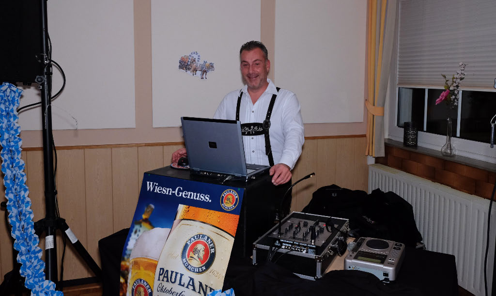 <p>DJ Gregor sorgte den ganzen Abend für beste Musik</p>
