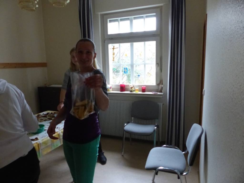Plätzchen backen der Ministranten